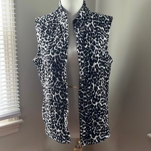 Printed vest! Great condition, perfect to up an outfit!
